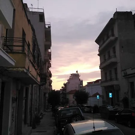 Iatros 4 ,detached House In The Center Of דירה פאטרה